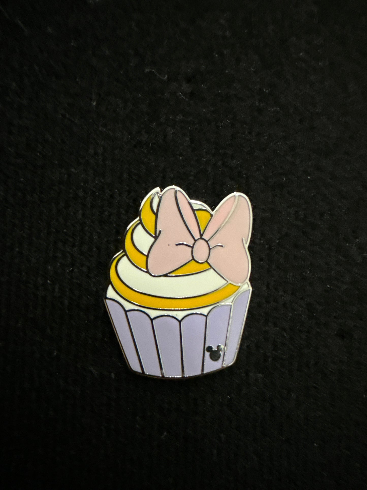 New 2026 WDW Hidden Disney Mickey Wave A Daisy Duck Cupcake Pin Mystery  M1
