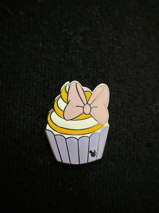 New 2026 WDW Hidden Disney Mickey Wave A Daisy Duck Cupcake Pin Mystery  M1